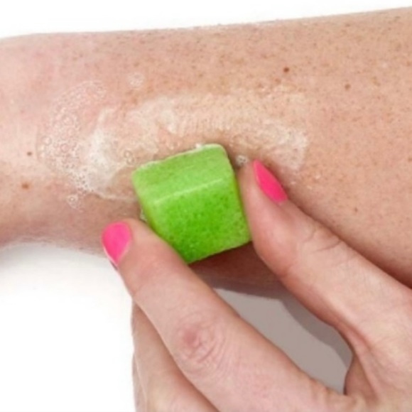GRINCH Bath Fizzer Bar & Body Scrub Exfoliants - Picture 6 of 11